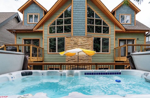 The Blue Mountains Ski Chalet | Blue Mt. Chalet 8 BDR 4 W/C Ski & Recreation Resort, Golf, Beach, Hiking & More