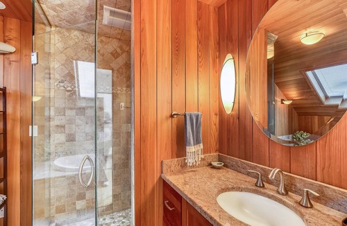 Eastern Vermont House | Blue Spruce - Easy Access to Snowshoeing, cross country trails, Stowe, Smuggs, and Jay!