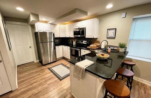 Wilmington Apartment | Boardwalk- large modern unit with King bed fast WIFI free coffee and easy parking