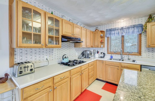 Town of Ledyard Cottage | Boat, Grill & Unwind: Lakefront Cayuga Home!