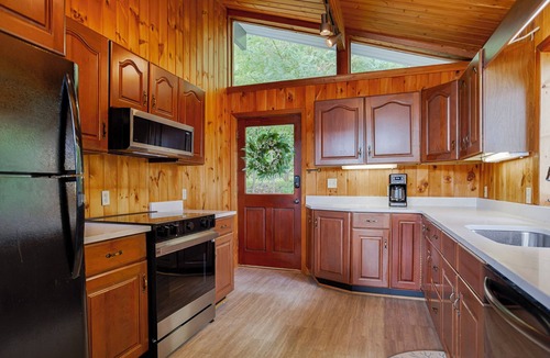 Town of Jerusalem House | Bolton Landing on the Bluff: Breathtaking Keuka Lake Views!