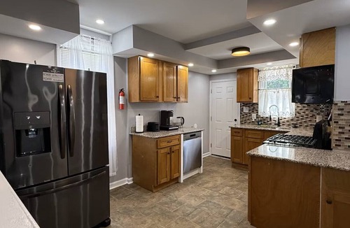 Yeadon House | Book Now! 30% OFF, FIFA WC Group Stay,3BR, Sleeps8, UPenn, QBed, Fast Wi-Fi