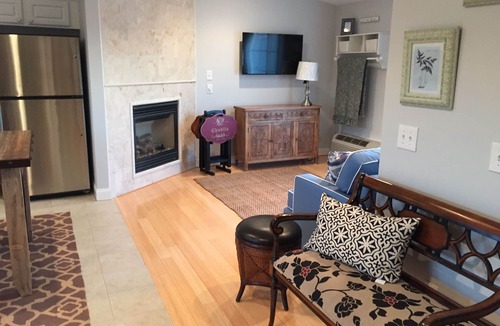 Misquamicut Condo | Book now for Summer 2026! Great Location! Beach Parking Pass!