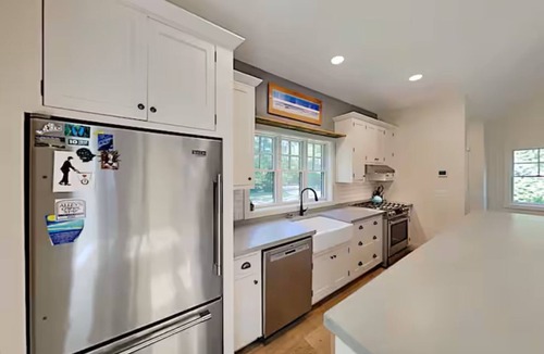 Katama House | Book your stay for Summer 2026 in this charming 2-bedroom house in Edgartown!