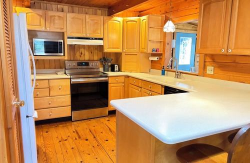 Denmark Cabin | Boone’s Cabin at Moose Pond - Easy Lake, Hiking and Ski Access