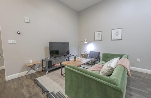 Downtown Boston Apartment | Boston Common Loft with Washer Dryer