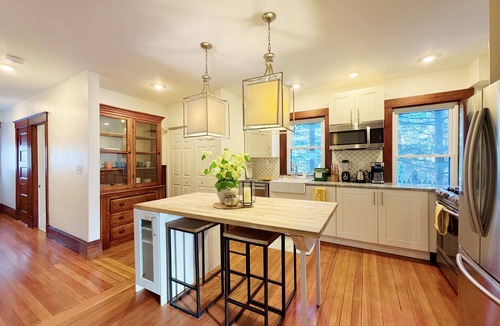 Porter Square Apartment | Boutique Porter Square home/1 stop from Harvard