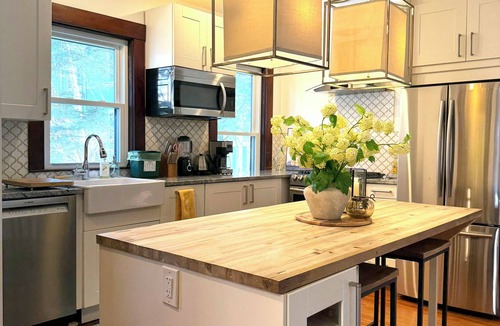 Porter Square Apartment | Boutique Porter Square home/1 stop from Harvard
