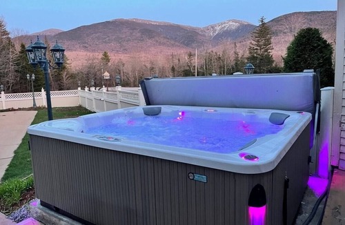 Bowman House | Bowman Inn Views of White Mountains, Pool, Hot tub