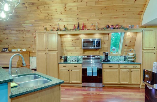 Bradford House | Bradford Lake House w/ Dock: Near Wineries!