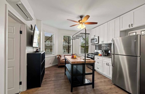 Ardmore Apartment | Brand New 1BDR Near Downtown Ardmore | Free Park