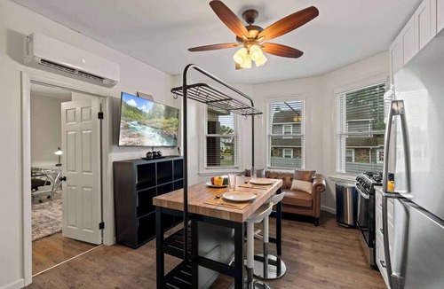 Ardmore Apartment | Brand New 1BDR Near Downtown Ardmore | Free Park