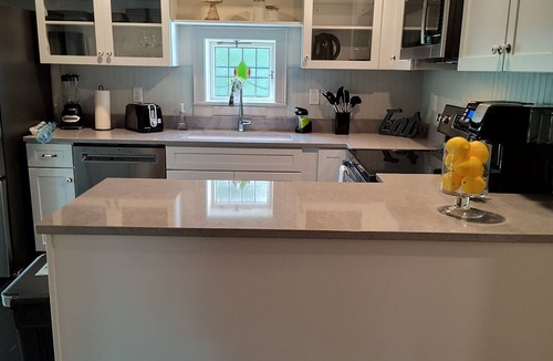 Stockbridge Apartment | Brand-New 3-bedroom apartment with WiFi, AC in downtown Stockbridge