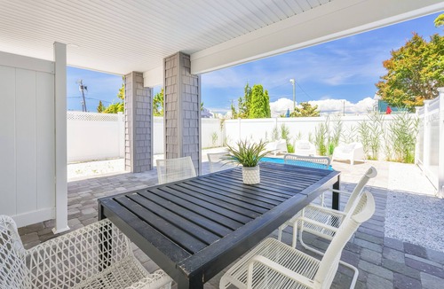 North Beach Haven House | BRAND NEW 4BR 4BA w Pool Prime in Beach Haven.walk to everything