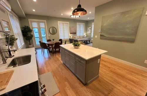 Off Broadway Apartment | Brand New Construction! 3 Unit5 Bed Property