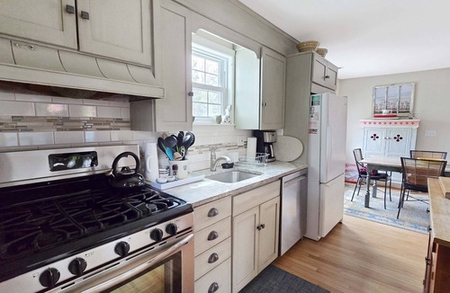 Wellfleet House | BRAND NEW LISTING! 3BD In-Town Gem-A/C, Screen Porch, 1/2 Mi to Mayo Beach & Main St