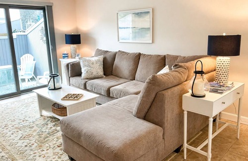 Hyannis Condo | BRAND NEW LISTING! 3BD-A/C-PRIVATE ASSOCIATION BEACH-POOL- UNIT 14
