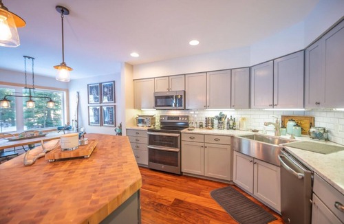 West Dover House | Brand New Listing! Amazing 4 Bedroom Townhome with your own private Hot Tub!