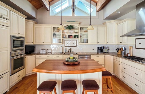 North Truro House | BRAND NEW LISTING! 4BD Truro Home-Central A/C, Deck, 1/2 Mi to Association Beach