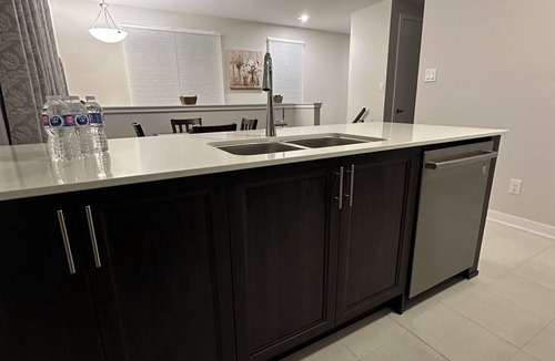 Ottawa Division House | Brand-new property in a friendly neighborhood, close to shops and restaurants.