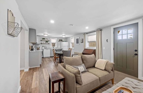 Bradford House | Breakwater Cottage 1 Bed 1 Ba, Private Pond Deck