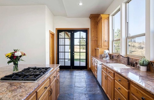 Eagle Mountain Cottage | Breathtaking Cottage with Hot-tub in Eagle Mountain, Utah