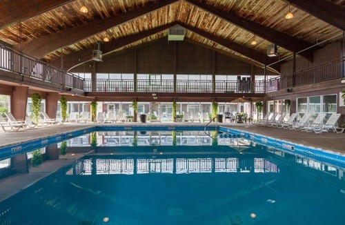 South Yarmouth Hotel | Breathtaking Pool View Retreat | Perfect for a Sun-Kissed Stay