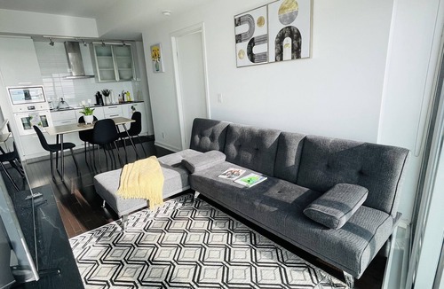 Central Waterfront Apartment | Breathtaking view in the heart of Toronto.