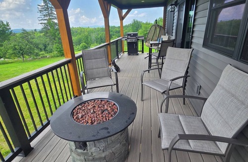 Stratton Ski Chalet | Breeze & Blue Mountain Cabin: SLEEPS UP TO 12, Newly built