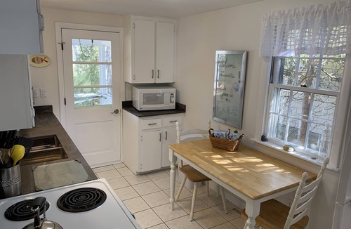 Bass River Cottage | Breezy Vibes Cottage (3bd) ~ Backyard Blissful ~ Walk to beaches