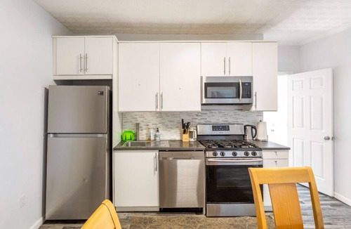 North Ironbound Apartment | Brick city/Ironbound 3 bdr, mins to NYC, EWR