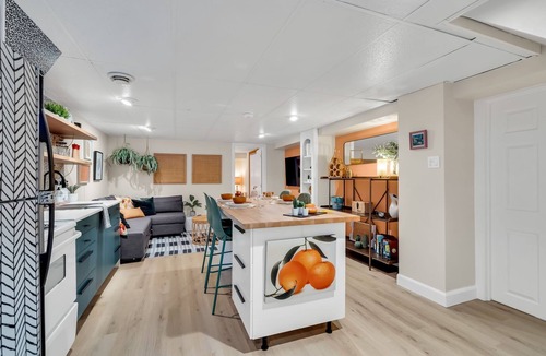 Braemar Park - Bel Air Heights - Copeland Park House | Bright 2-Bedroom Suite | 8 Mins to DT | Newly Furnished & Cozy!