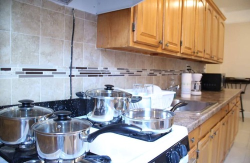 East Flatbush House | Bright 3-bedroom apartment in beautiful Brooklyn