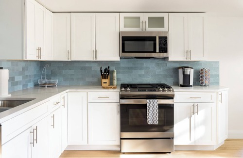 Scarborough House | Bright 4BR Retreat, Walk to the Beach