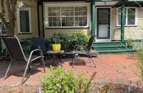 Rochester House | Bright 5-bedroom house with pool near Rochester