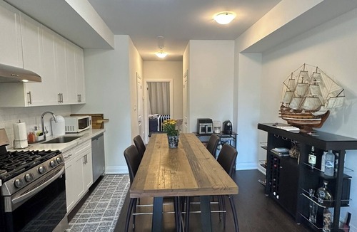 North York House | Bright and Beautiful 2-Bedroom Townhouse Retreat
