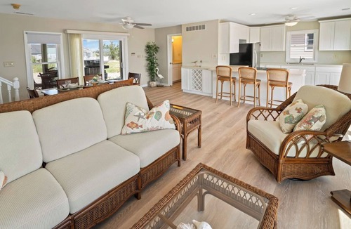 Downe House | Bright and beautiful home on the Delaware Bay