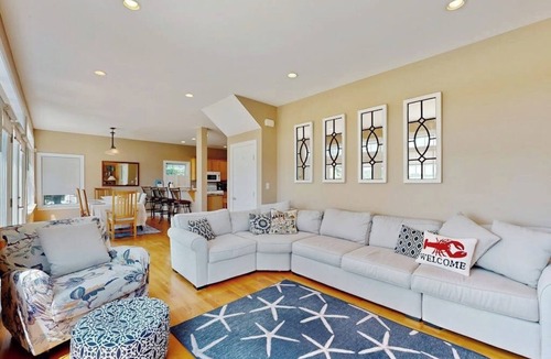Biddeford Pool House | Bright and beautiful bayfront getaway with water access, WiFi, & washer/dryer