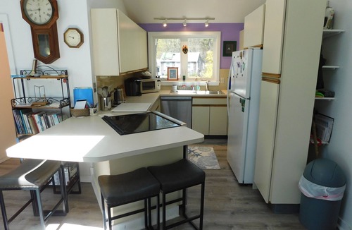 Wellfleet Cottage | Bright and cozy private cottage (CS0037)