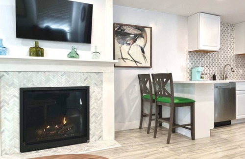 Clayton Condo | Bright Bespoke 1-BR Unit in the Cottages on James