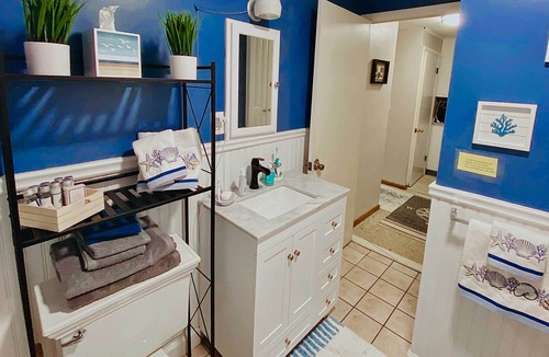 Niantic Cottage | Bright Coastal Cottage: 600 Feet to Private Beach!