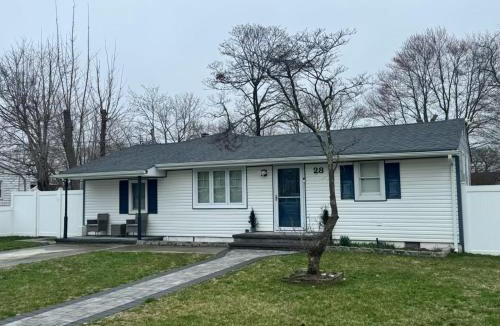 Central Islip Apartment | Bright & Comfortable Home in the Heart of It All
