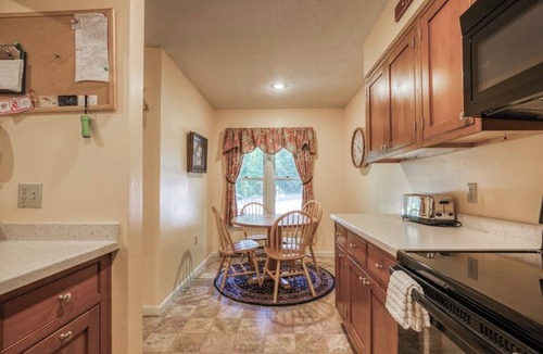 North Conway Condo | Bright condo with WiFi, fireplace, outdoor pool, & excellent location