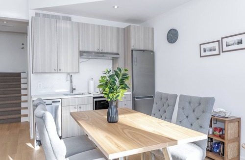 Mount Pleasant West House | Bright, Cozy, Separate Entrance, Guest Room, Walk.: Subway, Shop, restaurants.