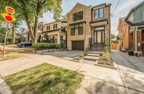Mount Pleasant West House | Bright, Cozy, Separate Entrance, Guest Room, Walk.: Subway, Shop, restaurants.