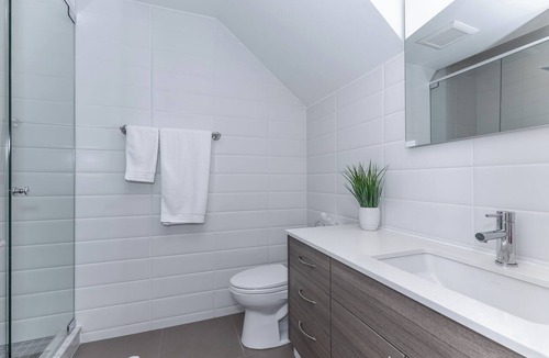 Mount Pleasant West House | Bright, Cozy, Separate Entrance, Guest Room, Walk.: Subway, Shop, restaurants.