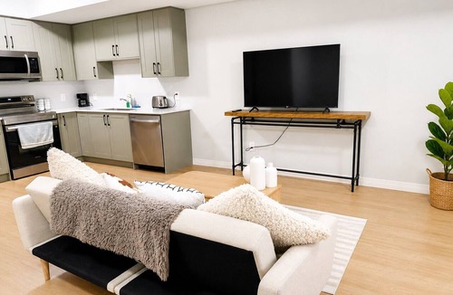 Doon South Condo | Bright Modern 2BR 2BA · Free Parking · Walk to Trails · Near Conestoga College