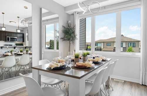 Ottawa Division House | Bright modern Ottawa home facing park, sleeps 8, 25min to downtown.Pet Friendly.