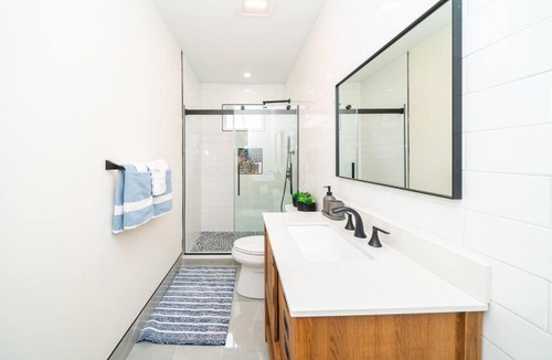St. Marks Apartment | Bright & Spacious 4BR & 2BA Boston Apt - Bathtub, Free Parking near Red Line 802