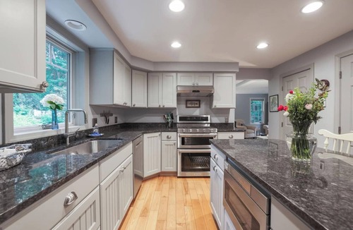 Kennebunk House | Bright & Spacious Home near to Beaches and Dock Sq